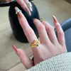Anillo Bratich Plateado Estilo Palacio Retro de Lujo Ligero Diseño de Nicho para Mujer Venta Directa del Fabricante de Gama Alta