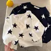Camiseta de Manga Larga T2026 para Niños con Ojos Entrecerrados, Nuevo Producto de Otoño para Niños y Niñas, Estampado Completo de Estrellas, Camiseta de Manga Larga con Cuello Redondo para Bebé
