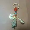 Pingente de Corrente Sapo de Três Pernas em Latão Puro Pingente Mascote Masculino para Atrair Riqueza e Manter Riqueza Chaveiro de Presente Pingente de Carro