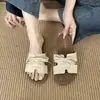 Pantuflas de Verano para Mujer Estilo Birkenstock Retro 2026 Modelo Nuevo con Suela Plana Suave Francesa de Gama Alta para Vacaciones y Playa