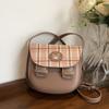 Bolso de sillín vintage para mujer 2026 Nuevo trend de otoño Bolso cruzado tipo gorro Bolso de teléfono a cuadros