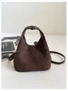 Bolsa de Couro Fosco para Axila Feminina 2026 Novo Estilo Design de Nicho Ombro Único Transversal Bolsa de Mão Feminina Estilo Versátil de Alta Qualidade