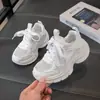 Tênis Esportivo Feminino com Malha Respirável, Novo Estilo Primavera e Verão, Tênis Casual para Meninas, Antiderrapante, Adequado para Crianças Maiores e Estudantes, Tênis de Corrida Branco