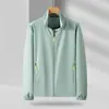 Chaquetas para Hombre y Mujer 2025 Nueva Primavera y Otoño Ropa de Senderismo y Montañismo de Capa Dura Chaquetas Cortavientos para Exteriores Estilo Americano Súper Bonitas
