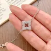 2026 Nuevo Modelo Exquisito Pulsera de Trébol de Cuatro Hojas Cuadrada Flor de Ciruelo, Lujo Ligero, Versátil para el Uso Diario, Joyería Popular de Celebridades de Internet