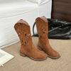 Moda Retrô Bordado Vazado Botas Cowboy Ocidental para Mulheres 2025 Verão Novo Mais Fácil para Combinar Roupa Exterior Salto Grosso Botas Cavaleiro