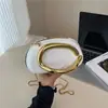 Bolso pequeño cuadrado tipo caja de diseño nicho retro europeo y americano transfronterizo, versátil para fiestas, bolso para teléfono móvil, bolso de hombro cruzado con cadena