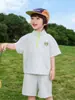 Conjunto de verano para niños 2026, nuevo estilo, ropa de verano de manga corta para niños pequeños, diseño de dibujos animados elegante.