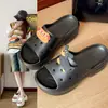 Sandalias de mujer de moda estilo coreano, nuevo modelo primavera 2025 para uso exterior, a la moda, cómodas, que aumentan la altura, chanclas de playa con suela gruesa