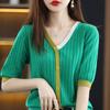 Camisa feminina de verão de seda fina com decote em V, malha de manga curta, nova cor combinando, blusa curta de manga média em cor contrastante