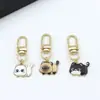 Colgante de gatito de aleación estilo japonés Llavero de coche mini Colgante para AirPods Accesorio para bolso pequeño Regalo