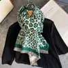 Lenço de tamanho grande com estampa de leopardo, estilo étnico retrô europeu e americano mais vendido para mulheres, luxo leve com toque de alta qualidade, xale com franjas dupla face no atacado