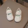 Sandalias de Malla Transpirables Estilo Coreano para Niñas Modelo Verano 2026 Zapatillas Deportivas Suaves para Niños Zapatillas Caladas para Niños Pequeños