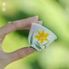 Paquetes de arcilla de jade de porcelana blanca tallada pintada a mano, girasol, taza maestra de cerámica, taza pequeña de té de kung fu, tazón cubierto, taza de té, taza de degustación