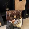 Bolsa Popular de Ombro Único para Axila Estilo Coreano 2026 Novo Modelo Bolsa de Corrente Acolchoada Estilo Chanel para Mulheres Bolsa Transversal Quadrada Pequena de Couro Encerado