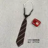Gravata JK Listrada Vermelha e Dourada Estilo Japonês para Homens e Mulheres, Camisa Estilo Academia com Gravata Borboleta Pequena para Estudantes, Não Precisa Amarrar