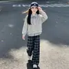 Conjunto para Meninas Outono 2026 Novo Elegante da Moda Infantil Falso Duas Peças Top Menina Xadrez Conjunto Longo de Duas Peças