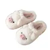 Lindas y divertidas pantuflas de algodón con forma de cerdito para mujer, nuevo estilo otoño e invierno 2026, forradas de felpa, cálidas, cómodas para uso en casa, zapatos peludos sin cordones