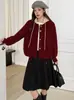 Cárdigan de punto doble desmontable estilo europeo con capucha para mujer, nueva colección otoño/invierno 2026, un abrigo suéter sofisticado y elegante
