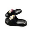 Chanclas Antideslizantes Resistentes al Olor Song Xiaoke de Verano para Playa y Viajes para Mujer, Sandalias Lindas de Dibujos Animados con Suela Suave para el Hogar y el Dormitorio