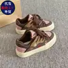 Zapatos de lona de suela gruesa estilo Hong Kong retro para mujer, colección primavera 2026, elegantes y versátiles para el campus, zapatillas casuales y a la moda
