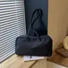 Bolsa de mano simple de nailon, ligera, gran capacidad, adecuada para ir al trabajo, elegante, versátil para salidas casuales y se puede llevar como bolso de hombro.