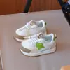 Sapatos Infantis Primavera e Outono 2026 Novos Meninos Malha Respirável Antiderrapante Fivela Sapatos Casuais Meninas Leves Sapatos Esportivos