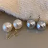 Aretes Retro Simples de Perla Grande para Niña con Sentido del Diseño Elegantes Populares en Internet Moda Lujo Ligero Nicho Europeo y Americano Gancho para la Oreja de Perla