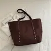 Bolso Tote Mujer Gran Capacidad Retro Remaches Bolso Mujer Otoño e Invierno 2025 Nuevo Bolso de Hombro Gamuza Bolso de Axila