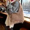 Bolsa de Tricô de Inverno Novo Estilo Transfronteiriça para Mulheres, Bolsa de Ombro com Franjas em Crochê Feita à Mão, Grande Capacidade, Estilo Preguiçoso, Bolsa Tote da Moda