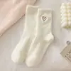 Calcetines de Media Caña para Mujer Otoño e Invierno Gruesos de Visón de Terciopelo Corazón Bordado Calcetines para Dormir de Piso Invierno Cálidos Calcetines para Mujer