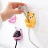 Gancho de enchufe de oso de dibujos animados lindo y creativo, gancho adhesivo sin taladro, gancho fuerte de oso montado en la pared para cable de alimentación