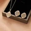 Conjunto de Brincos e Colar Weidni de Luxo Acessível, High-End, Elegante, Moderno e Versátil, Atacado para Mulheres