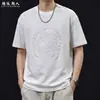 Camiseta Estampada em Relevo de Manga Curta para Homens, Marca Moderna Estilo Americano, Nova Coleção Verão 2026, Modelagem Solta, Tamanho Grande, Roupas Modernas Resistentes