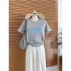 Camiseta de Manga Curta Azul Marinho com Ombro Reto 100% Algodão para Mulheres, Fashionável e Versátil, Peça Básica Estilosa e que Rejuvenesce, Novo Modelo Verão 2026