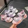 Sandalias para niñas 2025 nuevo verano suela suave zapatos deportivos de playa moda niña bebé niña pequeña zapatos de princesa