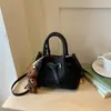 Cesta de Legumes Portátil de Nicho Coreana Bolsa Feminina 2026 Nova Elegante Tendência Bolsa Balde para o Dia a Dia Ombro Único Transversal