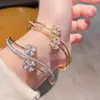 Pulsera de Trébol de Cuatro Hojas Nueva Versión Coreana Transfronteriza, Personalizada y Versátil, Pulsera con Hebilla Cuadrada de Circonita Incrustada con Diamantes, de Alta Gama y Versátil