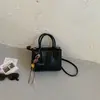 Bolsa de Mão Feminina de Luxo 2026 Nova Tendência de Verão Exquisite Pequena Bolsa Tote para Passeios, Deslocamento, Ombro Único, Bolsa de Balde Transversal