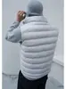 Chaleco de plumón negro ligero acanalado para hombre, adecuado para usar en capas en invierno, prenda exterior sin mangas, chaqueta de algodón con cuello alto