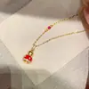 Collar con colgante de calabaza roja de esmalte vintage, accesorio para mujer, cadena para la clavícula, diseño de nicho de lujo ligero, joyería de cadena para el cuello de alta gama