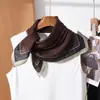 Bufanda Cuadrada de Espiga Simple y Elegante de 65 cm para Mujer, Bufanda de Seda de Lujo Ligero de Gama Alta, Bufanda Multifuncional para Viajes, Chal y Bufanda