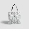Nova Bolsa Geométrica Acolchoada com Emenda a Laser do Japão Bolsa Feminina Fashion Color Sólido Bolsa Tote Lantejoula Ombro Grande Capacidade
