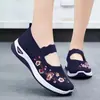 Sapatos de Pano Antigos de Pequim para Mulheres, Novos para Outono, Tamanho Grande, Boca Rasa, Sapatos Individuais, Sapatos Casuais para Mães, Sapatos Femininos Transfronteiriços Atacado