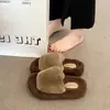 Chinelos de Pelúcia Versáteis Estilo Chanel com Solado Grosso da Moda para Mulheres, Novos Chinelos de Algodão com Solado Grosso Outono e Inverno 2025, Sapatos de Pelúcia Slip-On