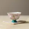 Diseño de Mugueto Pintado a Mano sobre una Taza de Pie Alto con un Hermoso Borde de Flor de Cerámica, Adecuado para Tazas de Maestro y Juegos de Té Kung Fu