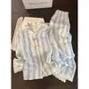 Pijama floral listrado azul e branco de alta qualidade para meninas, novo conjunto de outono e primavera com mangas compridas e calças compridas com acabamento em renda