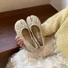 Zapatos franceses retro de suela plana con lunares y puntera dividida para mujer, nuevos mocasines de herradura 2026, zapatos de pezuña de cerdo satinados para mujer