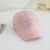 Boné de Baseball Versátil Estilo Coreano Bordado com Letra Aba Curta para Mulheres Primavera e Verão Nova Moda Casual Proteção Solar Bico de Pato