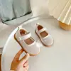 Sandálias de Malha Respirável Novas de Verão 2025 Sapatos Infantis Bebê Sola Macia Antiderrapante Sapatos para Caminhar Sapatos Respiráveis Resistentes ao Desgaste
